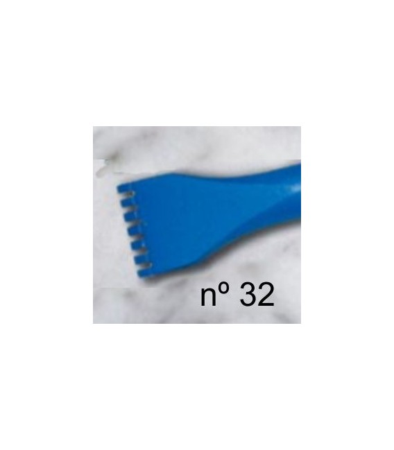 c) Carving flat teeth chisel 20 mm. 7 t.